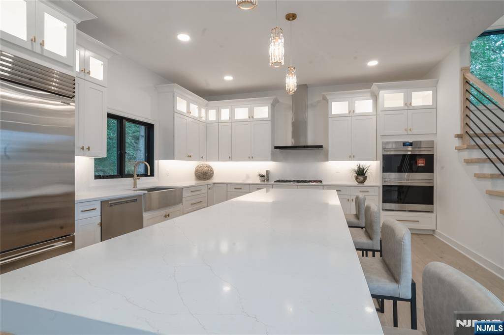 Glen Rock, NJ 07452,142 Ellsworth TER