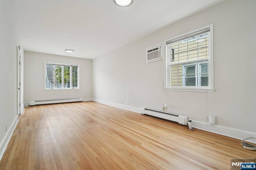 Totowa, NJ 07512,34 Lewis PL