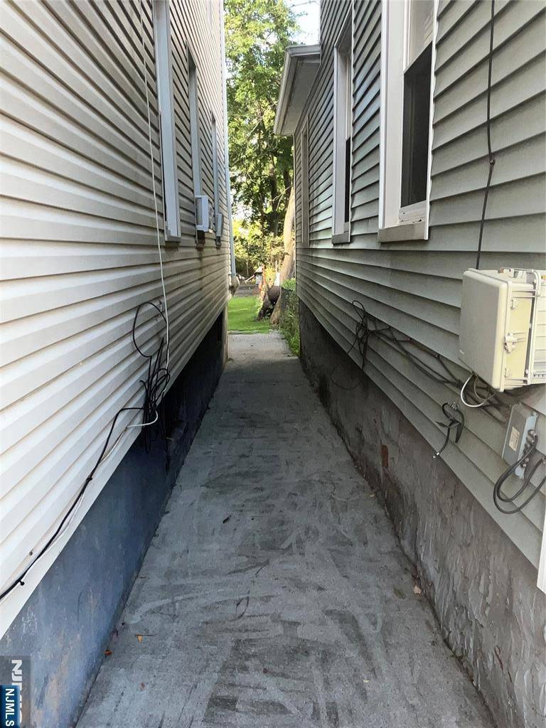 West Orange, NJ 07052,31 Mitchell ST
