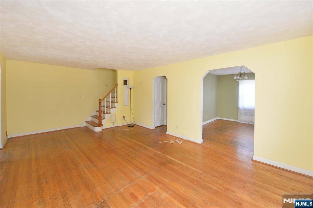 Cliffside Park, NJ 07010,508 Saint Pauls AVE