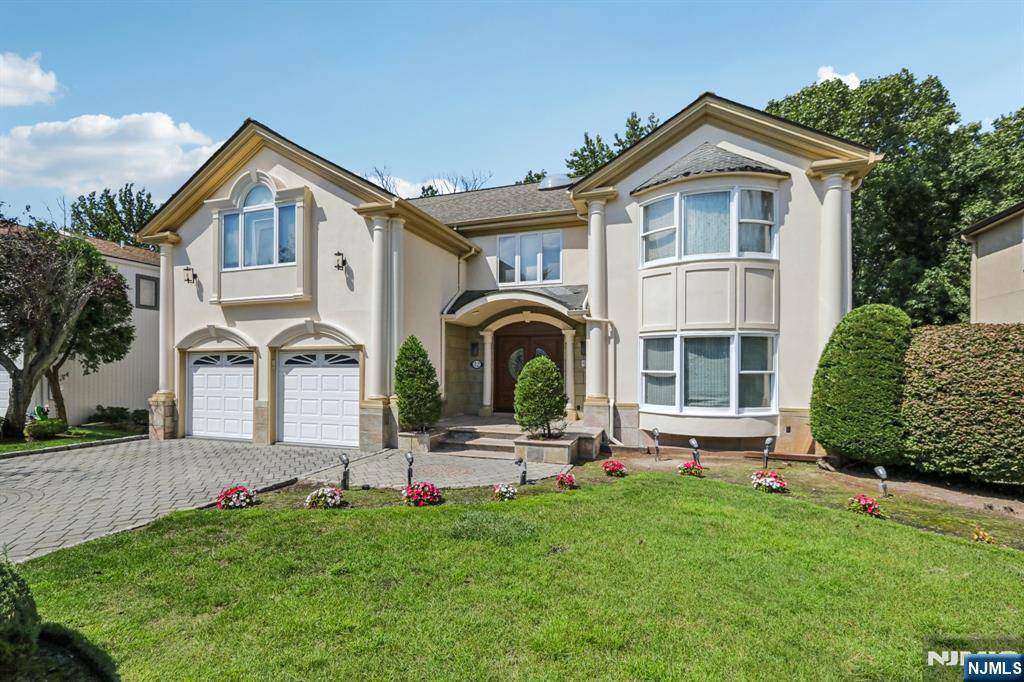 Englewood Cliffs, NJ 07632,12 Summit ST