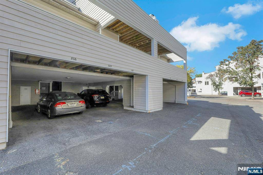 Secaucus, NJ 07094,806 Spinnaker CT