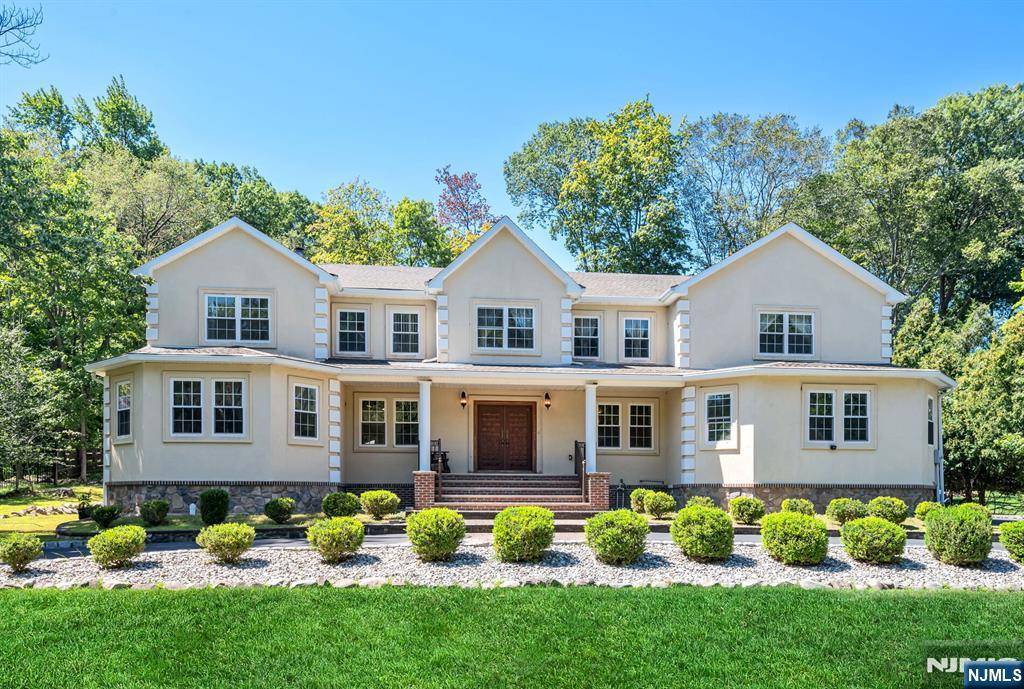 Upper Saddle River, NJ 07458,15 Tanglewood Hollow RD