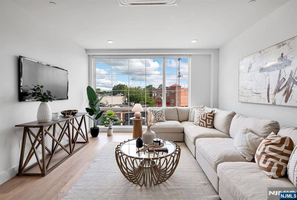 Westwood, NJ 07675,35 Jefferson AVE #306