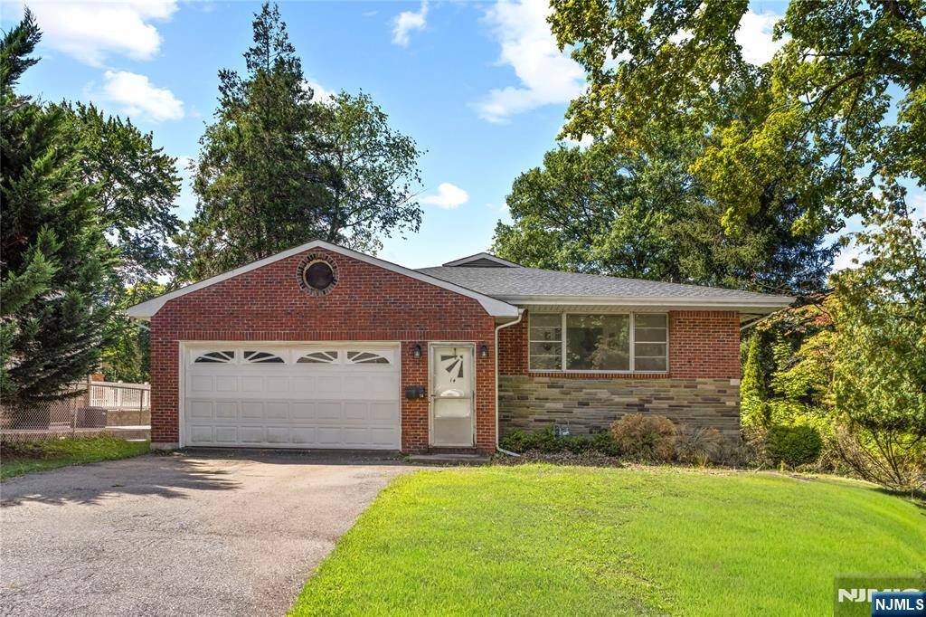 Closter, NJ 07624,14 Chestnut AVE