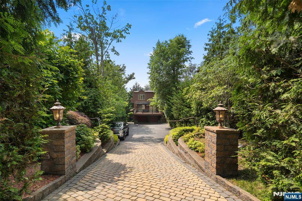 Palisades Park, NJ 07650,459 Hillside AVE #A