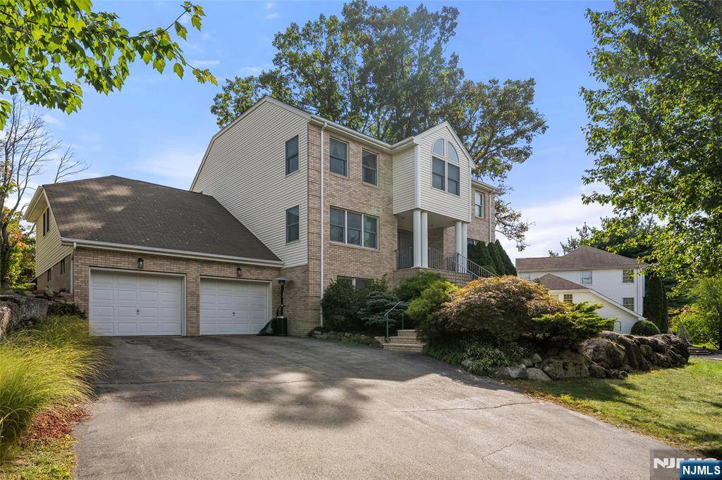 Wayne, NJ 07470,6 Fox Hill DR