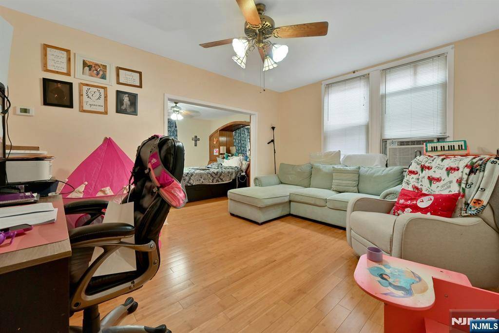 West New York, NJ 07093,6034 Park AVE