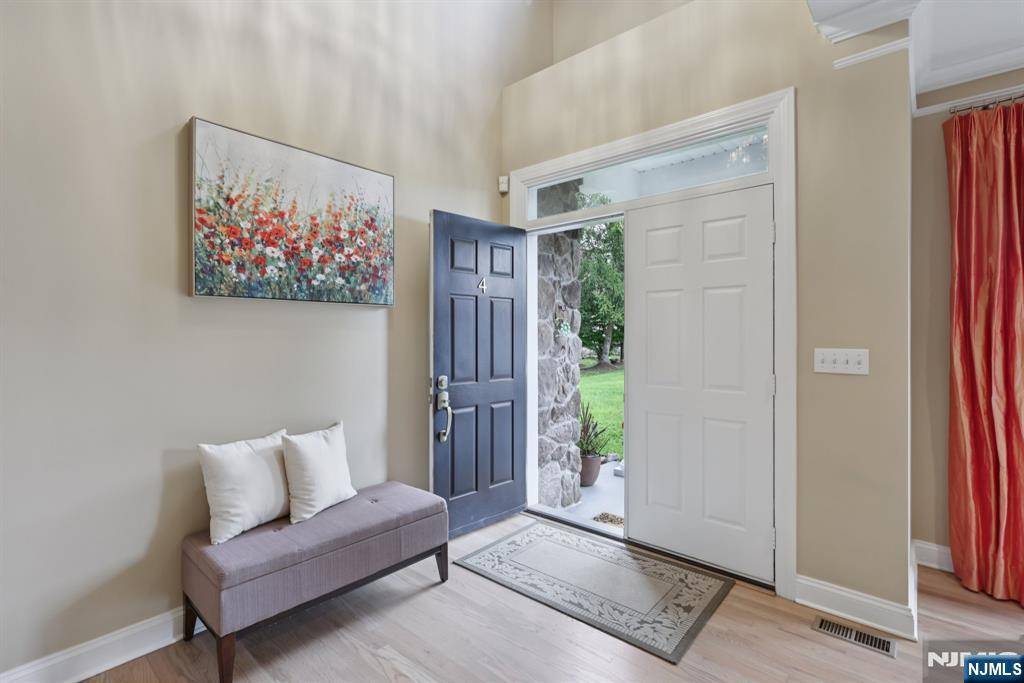 Oakland, NJ 07436,4 Point VW