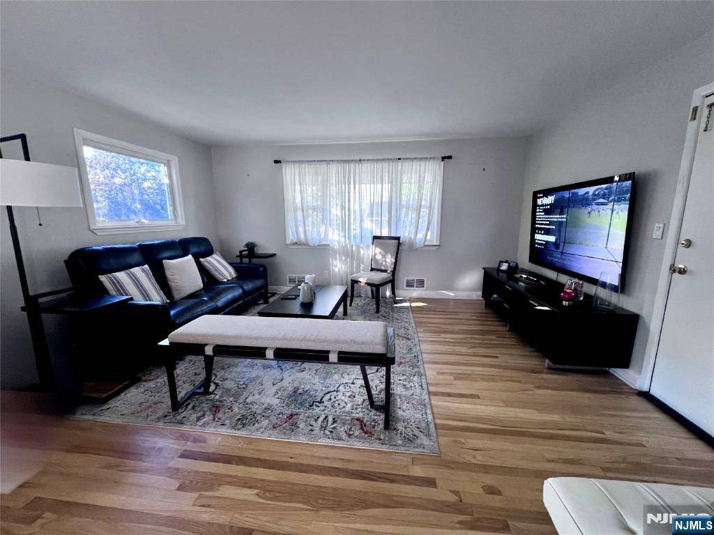 South Hackensack, NJ 07606,482 Chestnut AVE #1