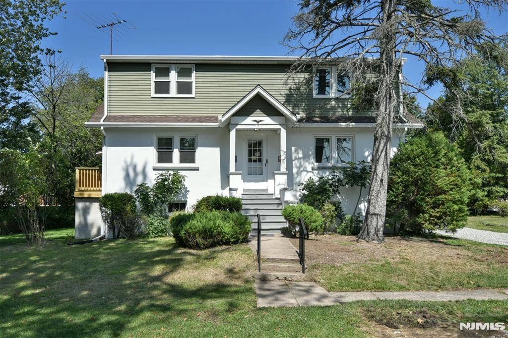 Waldwick, NJ 07463,7 Clinton PL #1