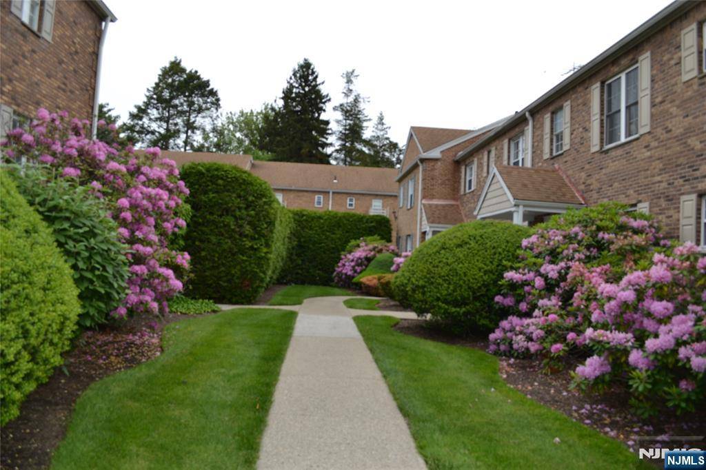 Oradell, NJ 07649,346 MAPLE AVE #2