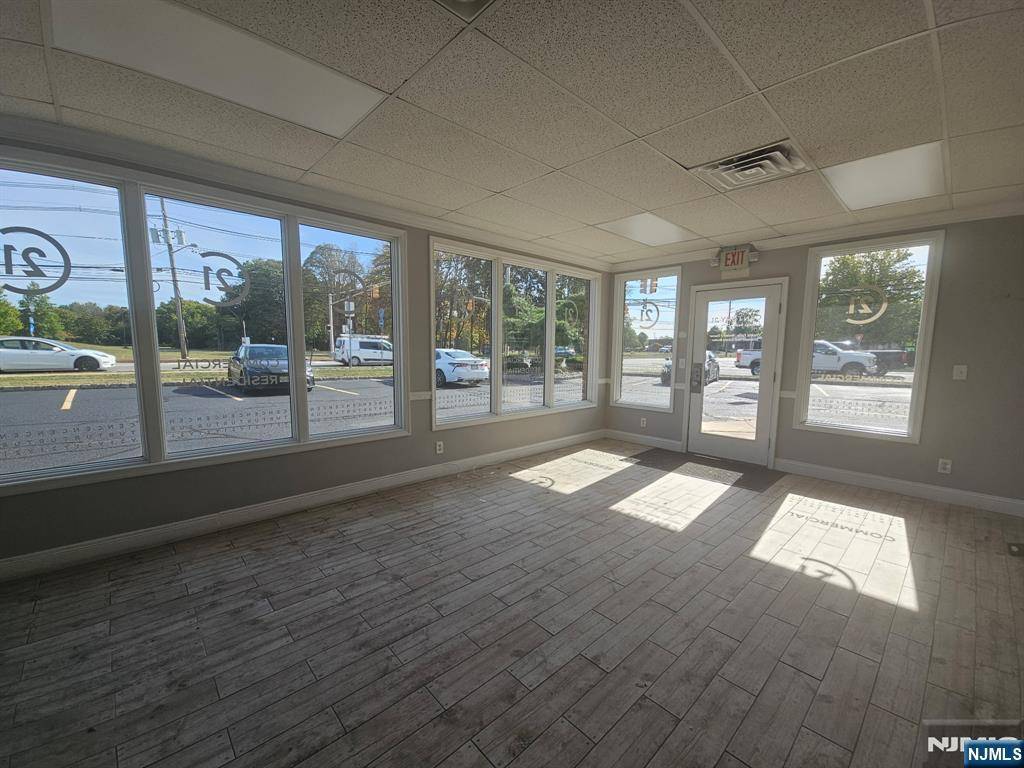 Fairfield, NJ 07004,435-437 Hollywood #12