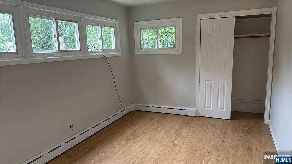 Oakland, NJ 07436,69 Riverside