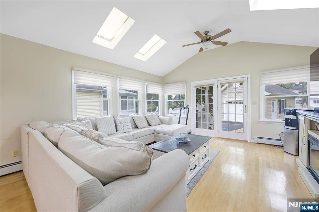 Pompton Lakes, NJ 07442,425 Broadway