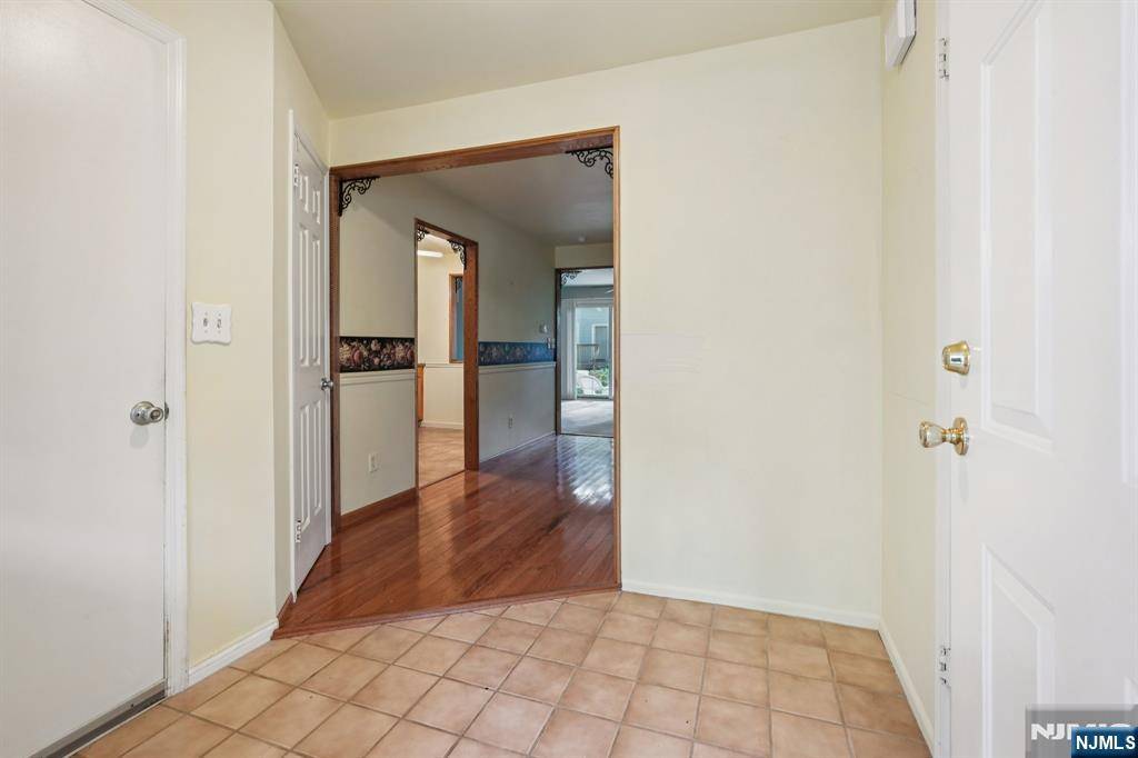 Newton, NJ 07860,137 Carriage LN