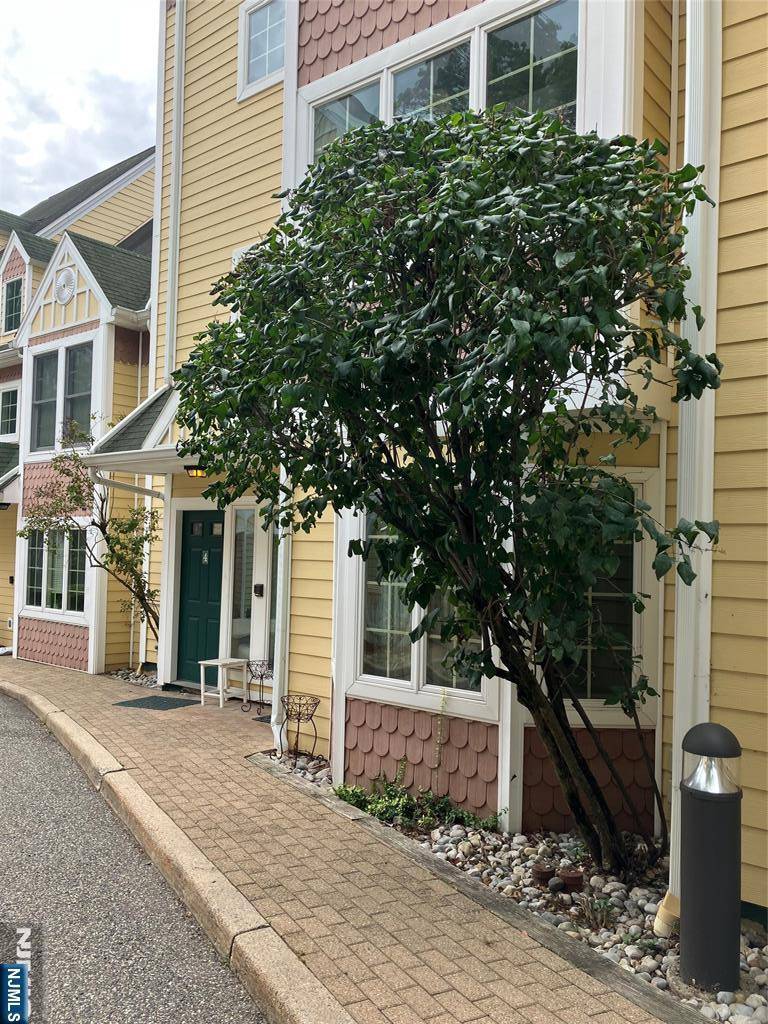 Montclair, NJ 07042,51 N Mountain AVE #3