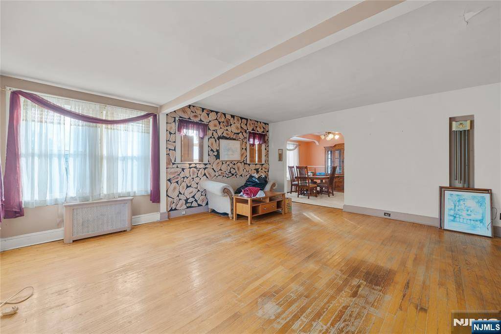 North Arlington, NJ 07031,29 6th ST