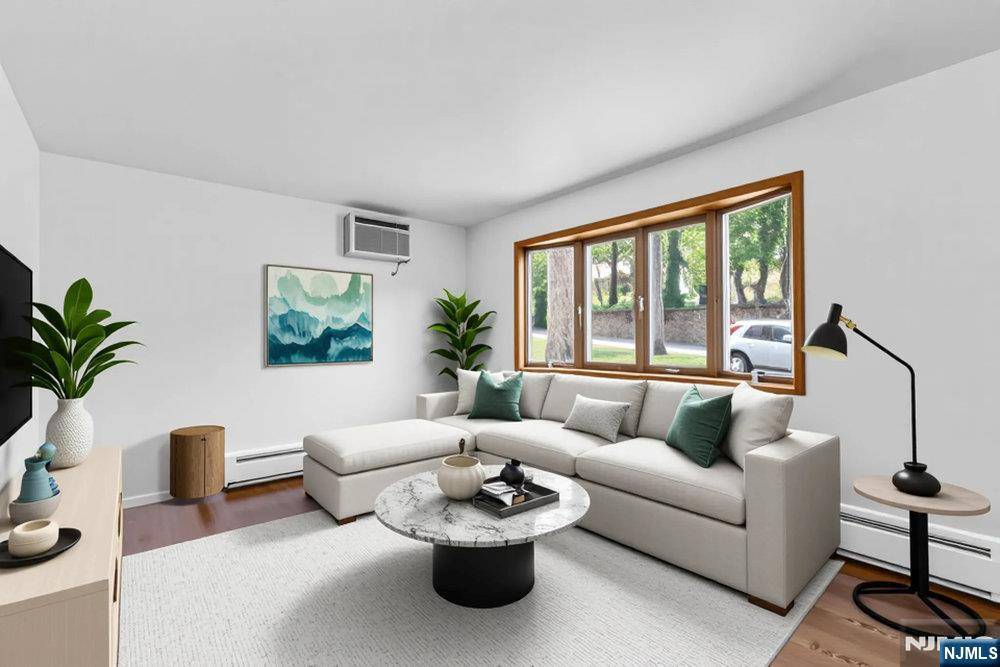 Oakland, NJ 07436,29 Manito AVE