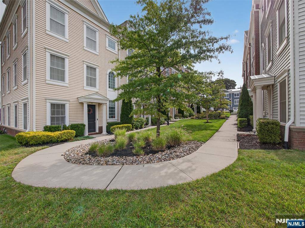 Wood Ridge, NJ 07075,27 Roosevelt DR