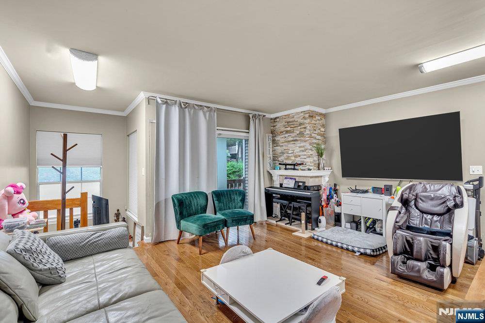 Palisades Park, NJ 07650,548 Windsor DR #548