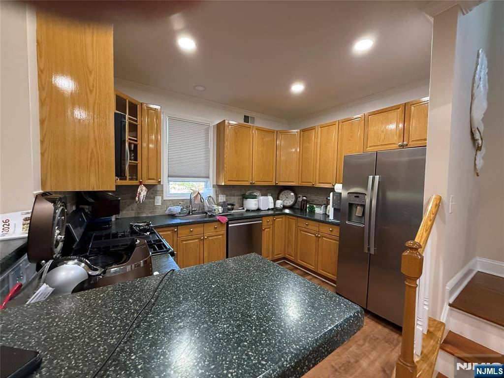 Ridgefield Park, NJ 07660,79 Birch ST
