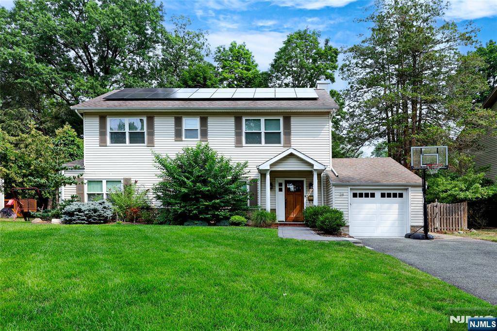 Tenafly, NJ 07670,28 Louise LN