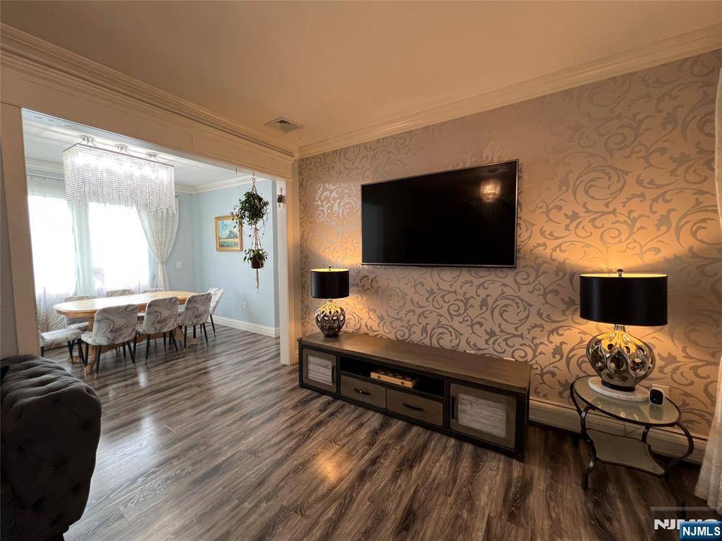 Garfield, NJ 07026,21 Pershing ST