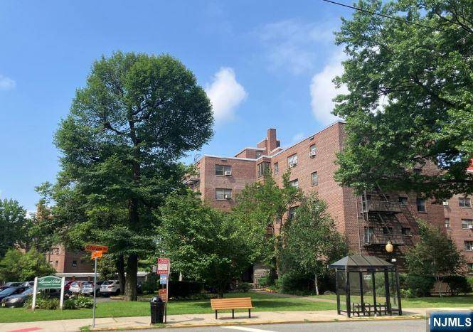 Fort Lee, NJ 07024,410 Fairview AVE #4D