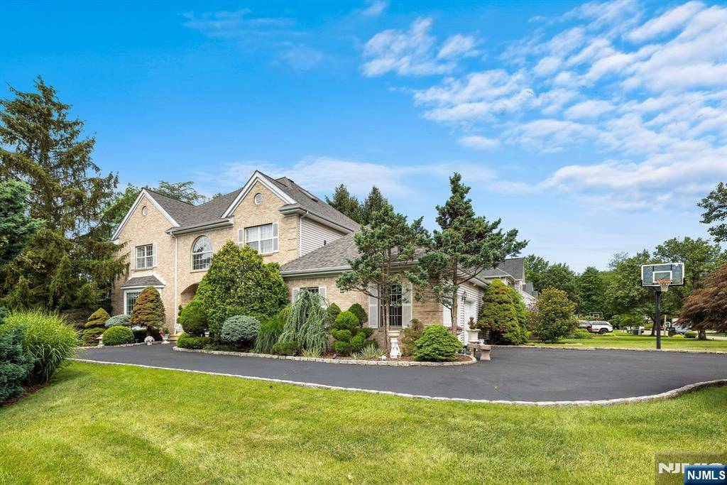 Mahwah, NJ 07430,163 Rutherford RD