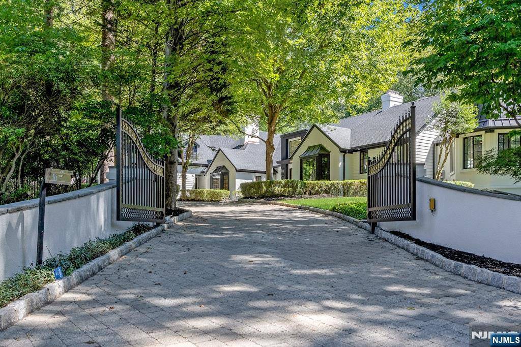 Alpine, NJ 07620,4 Duck Pond RD