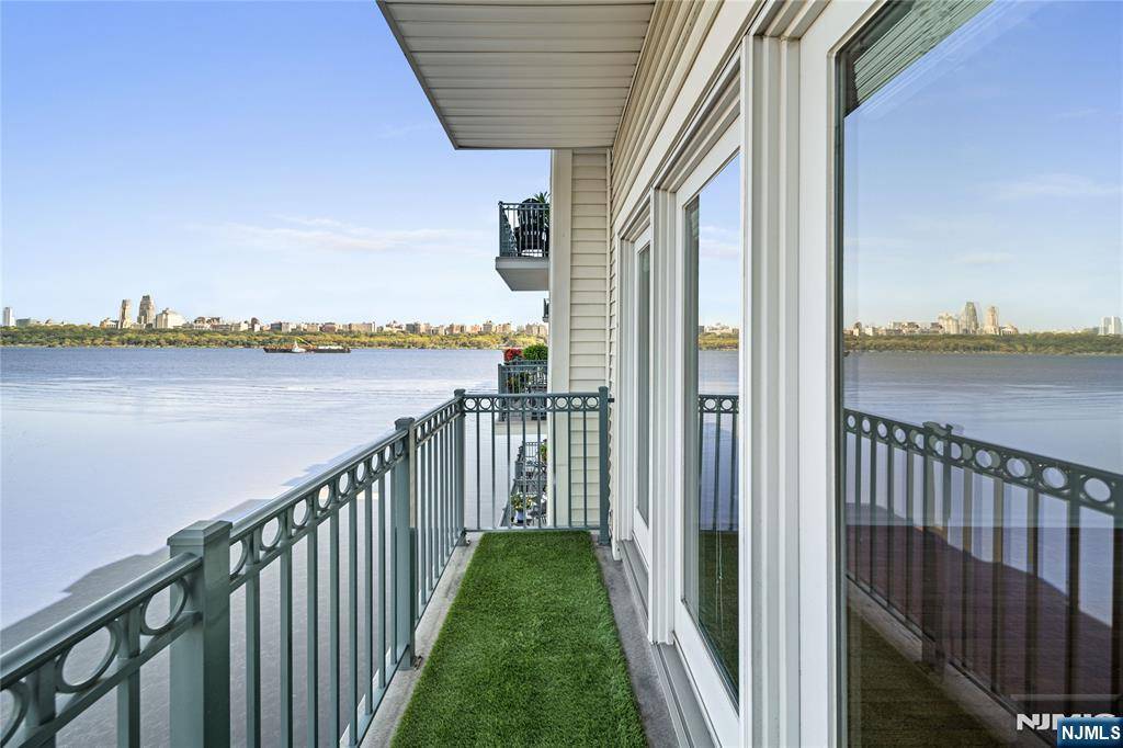 Edgewater, NJ 07020,252 The Promenade