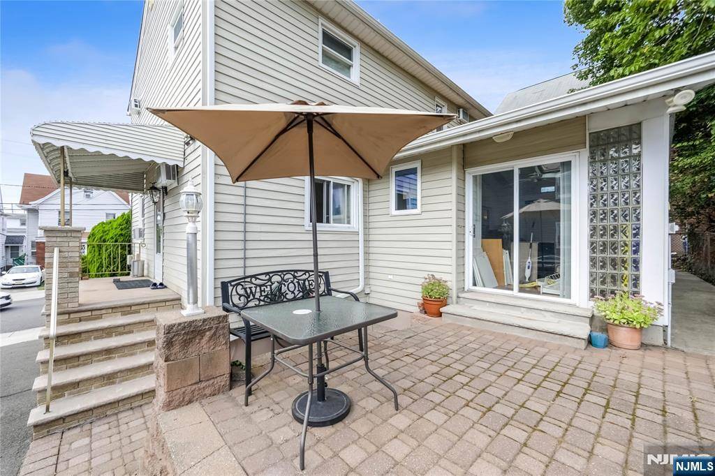 East Rutherford, NJ 07073,58 Mozart ST