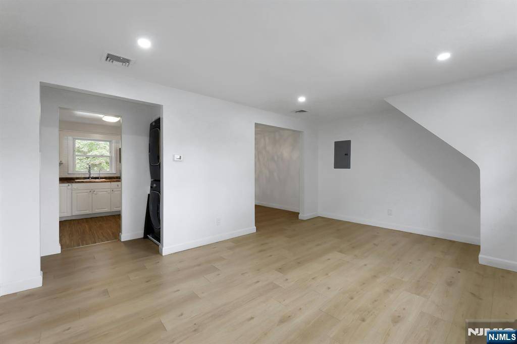 Ridgefield Park, NJ 07660,130 Mt Vernon ST