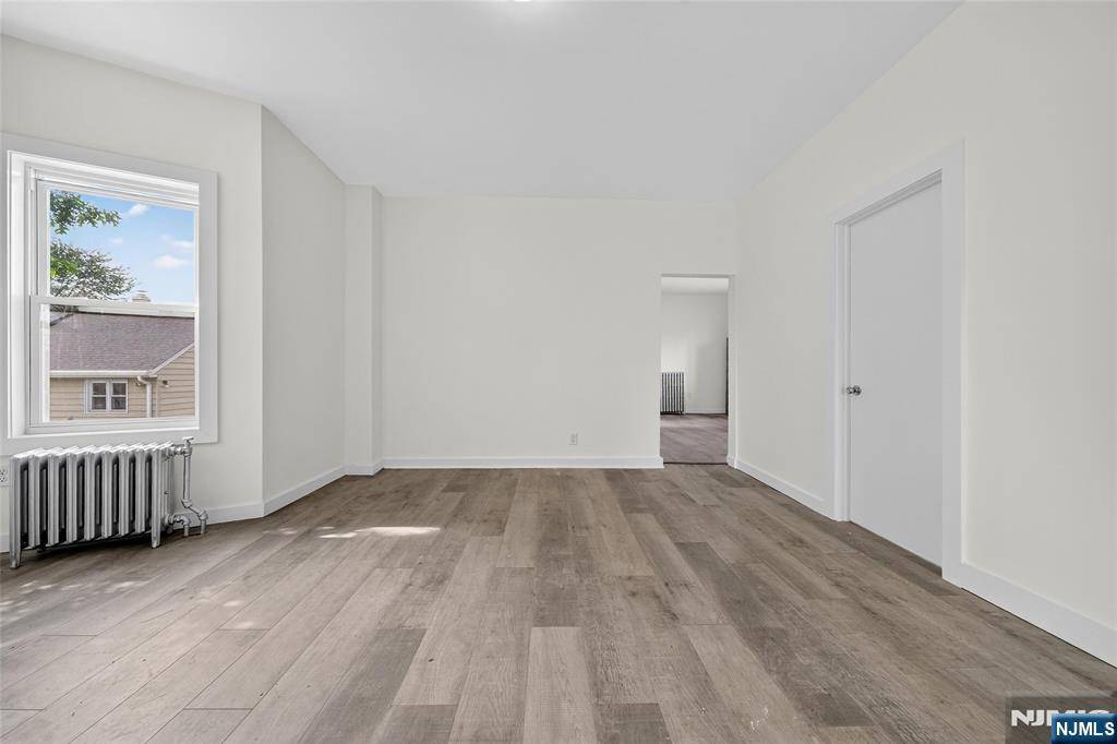 New Milford, NJ 07646,66 Boulevard