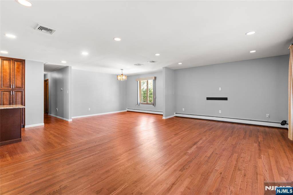 Hasbrouck Heights, NJ 07604,38 Springfield AVE