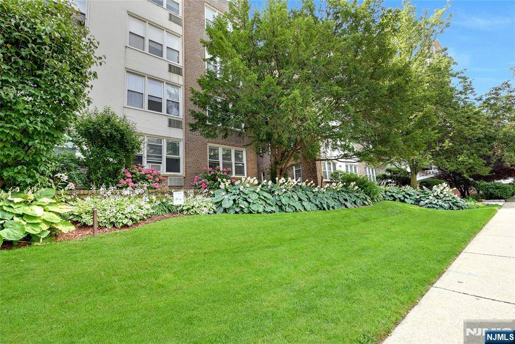 Fort Lee, NJ 07024,2160 Center AVE #5R