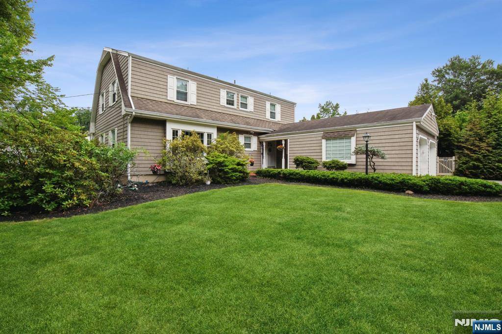 West Caldwell, NJ 07006,16 Glenwood WAY