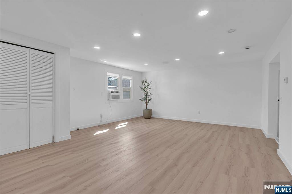 Belleville, NJ 07109,280 Belmont AVE #2