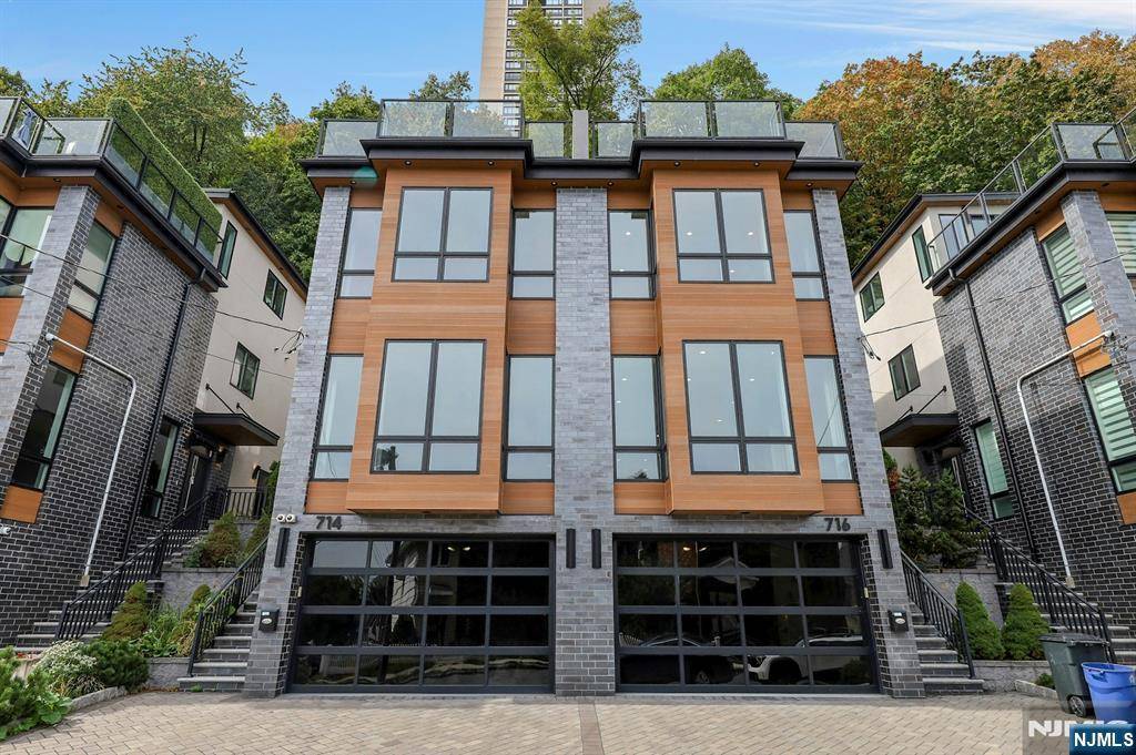 Edgewater, NJ 07020,716 Undercliff AVE #716