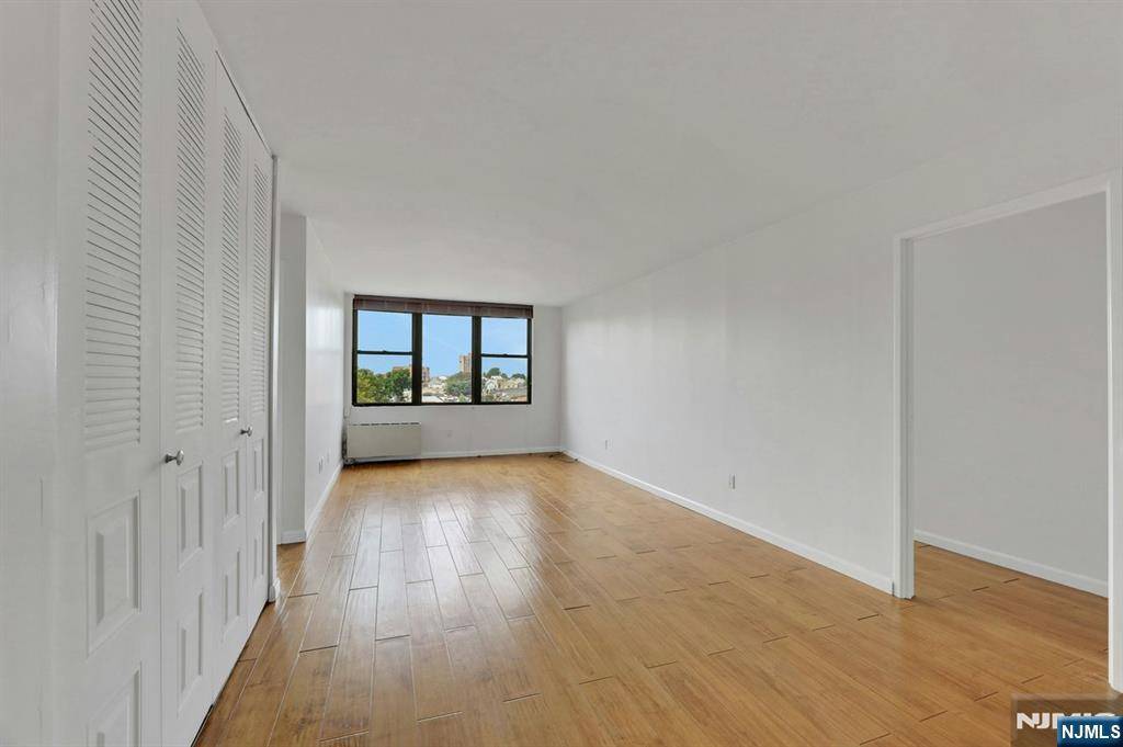 North Bergen, NJ 07047,9019 Wall #6B