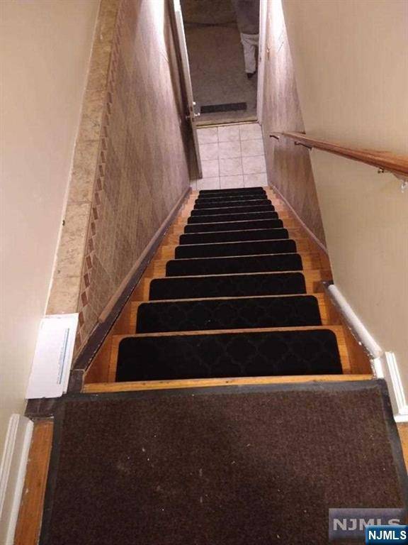 Jersey City, NJ 07305,327 Claremont AVE #C