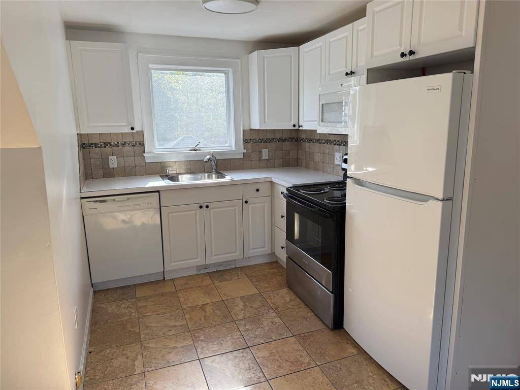 Englewood Cliffs, NJ 07632,40 E Bayview