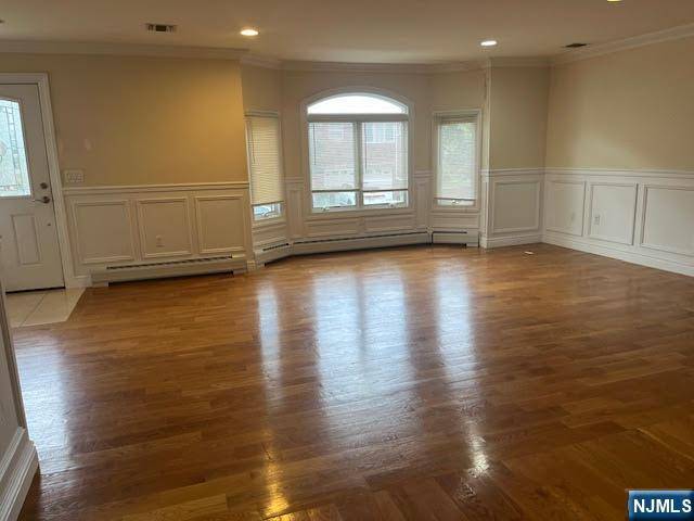 Palisades Park, NJ 07650,309 8th ST #1