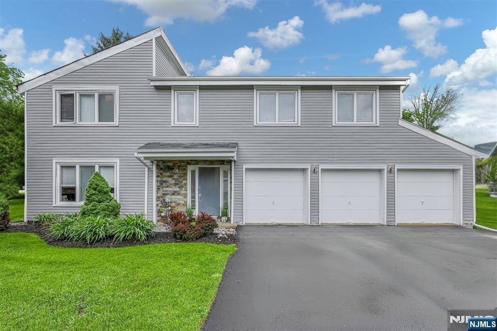 Wayne, NJ 07470,19 Holyoke RD