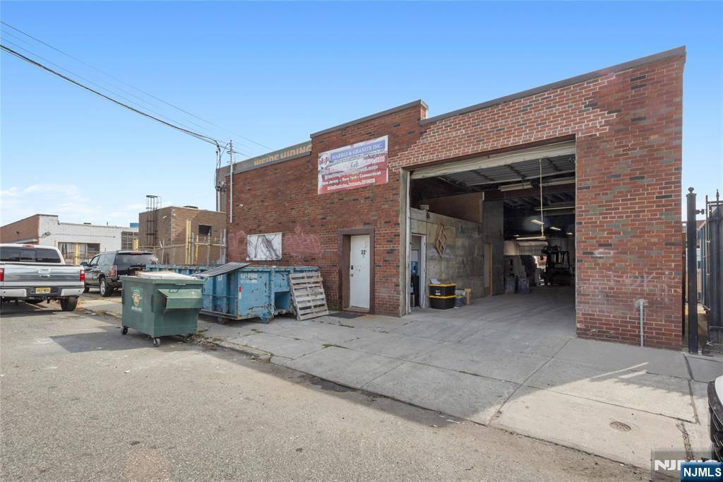 Passaic, NJ 07503,32 California