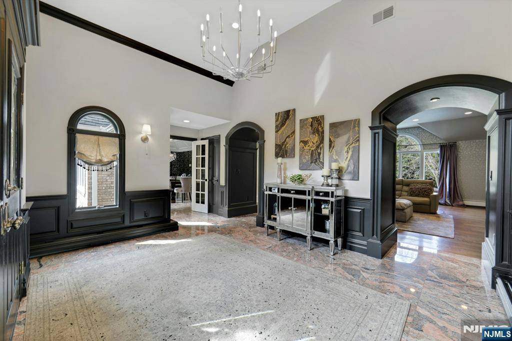 Upper Saddle River, NJ 07458,11 Timberlane RD