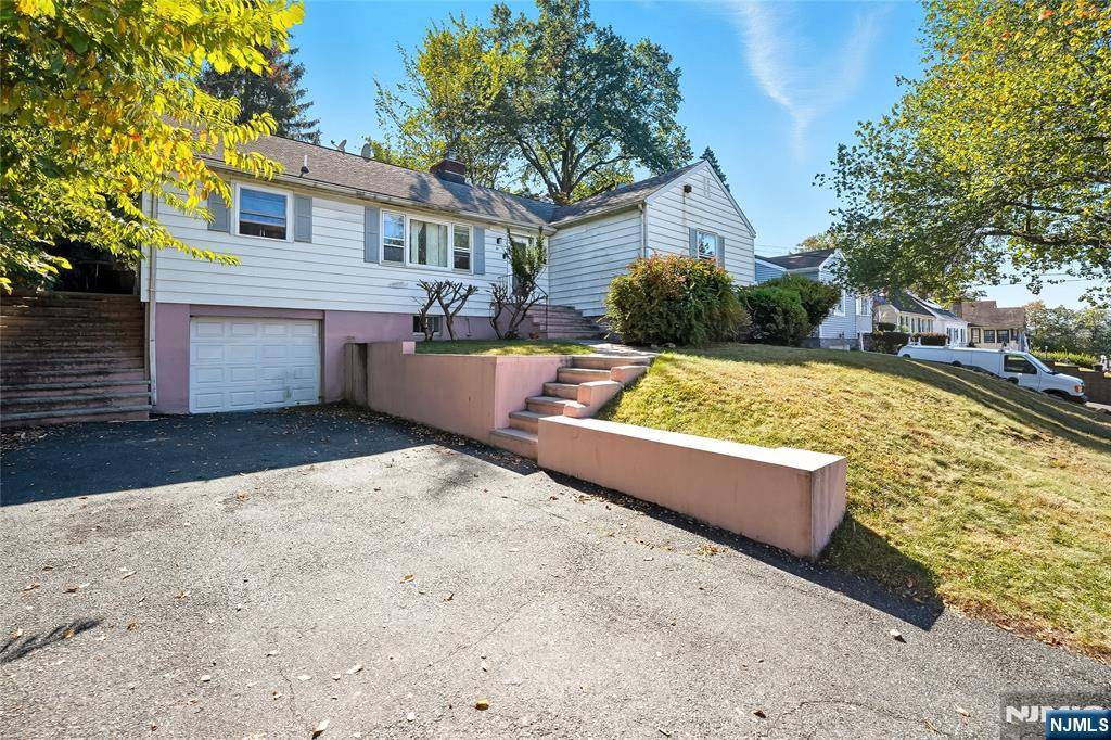 West Orange, NJ 07052,34 Fitzrandolph RD