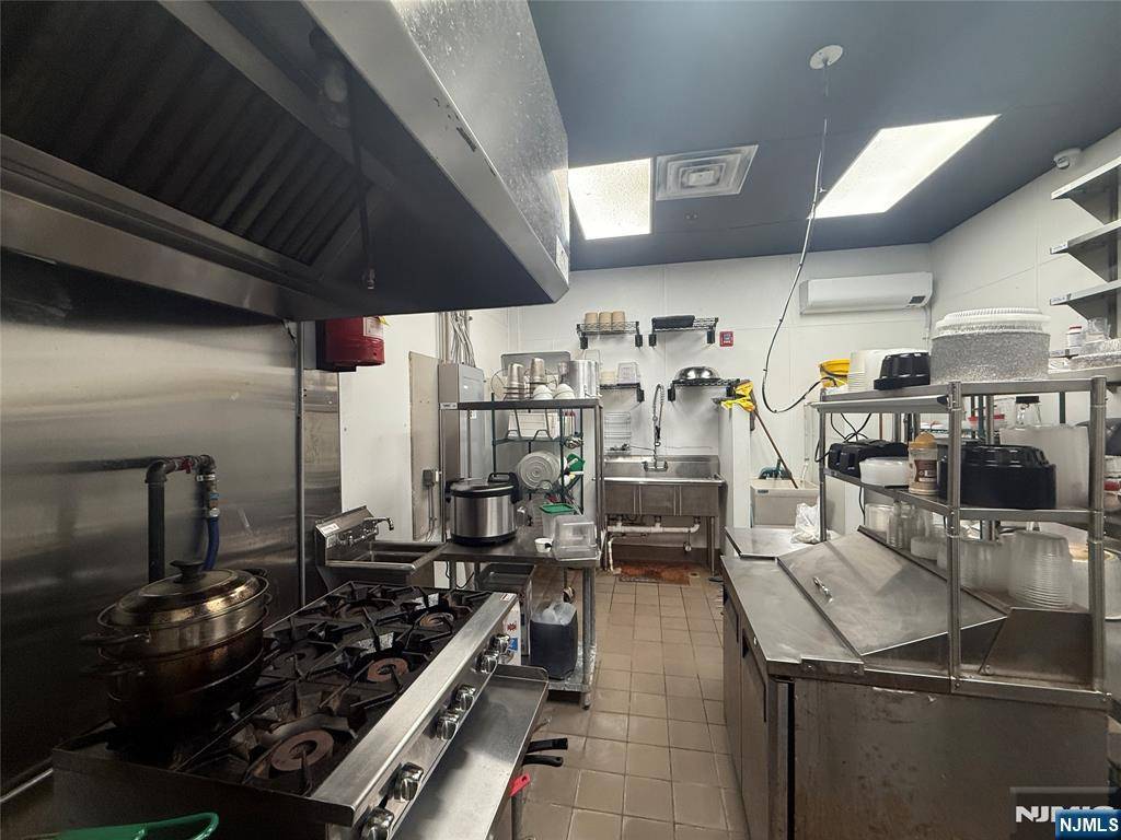 Lodi, NJ 07601,184 Essex ST