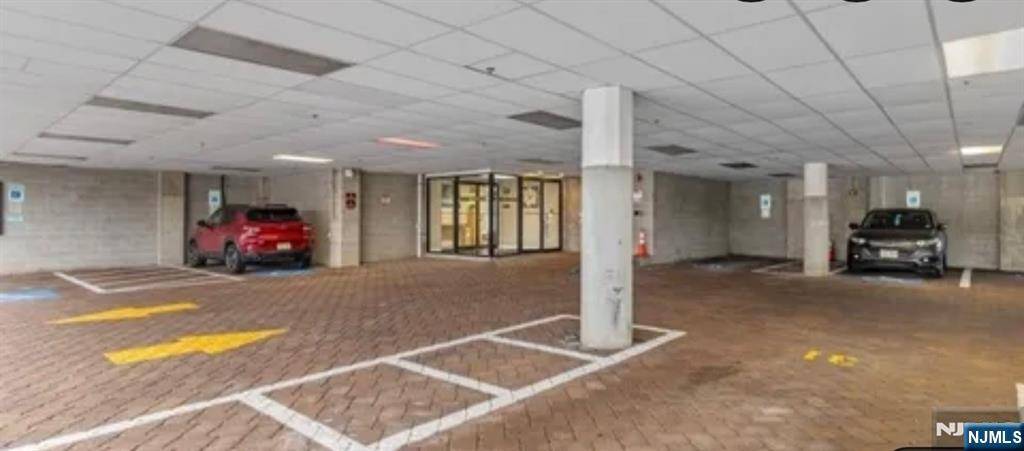 Hackensack, NJ 07601,39 Union ST #301
